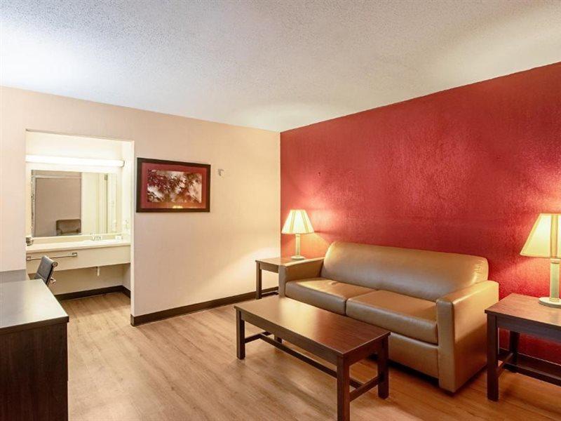 Red Roof Inn And Suites Battle Creek Exterior photo